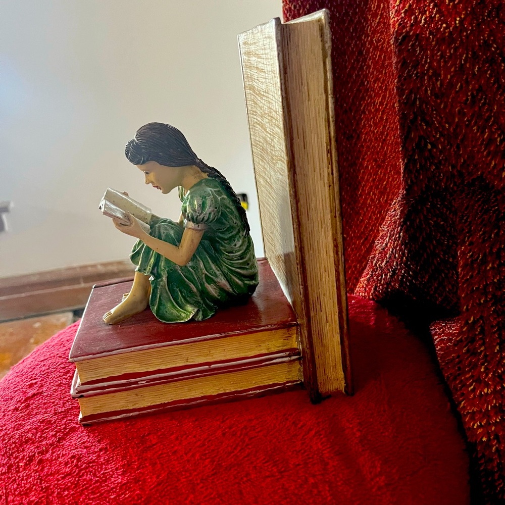 Is it going to statuettes is made for decor